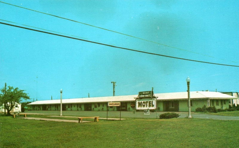Cedar Gables Motel (B's Hive Motel)